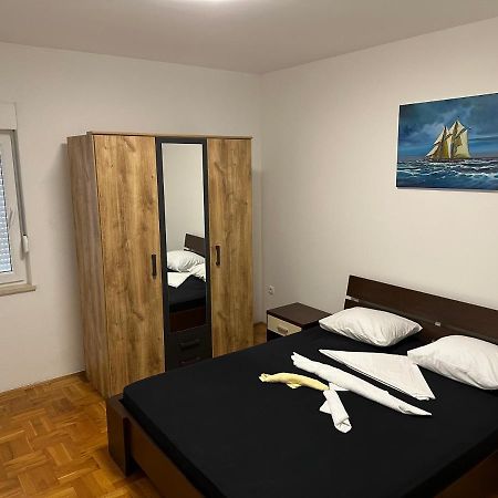 Apartamento Apartman Aurora Kaštel Novi Exterior foto